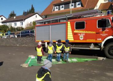 Feuerwehr zu Gast im Montessori Kinderhaus