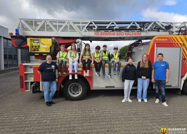 Eckartsbörner Löschteufelchen besuchen Feuerwehr Bad Nauheim