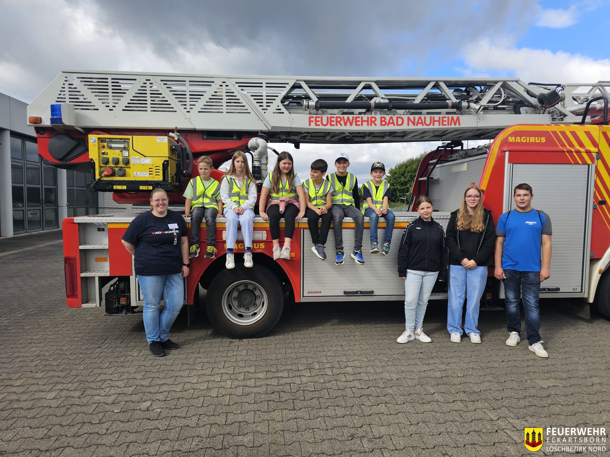 Eckartsbörner Löschteufelchen besuchen Feuerwehr Bad Nauheim