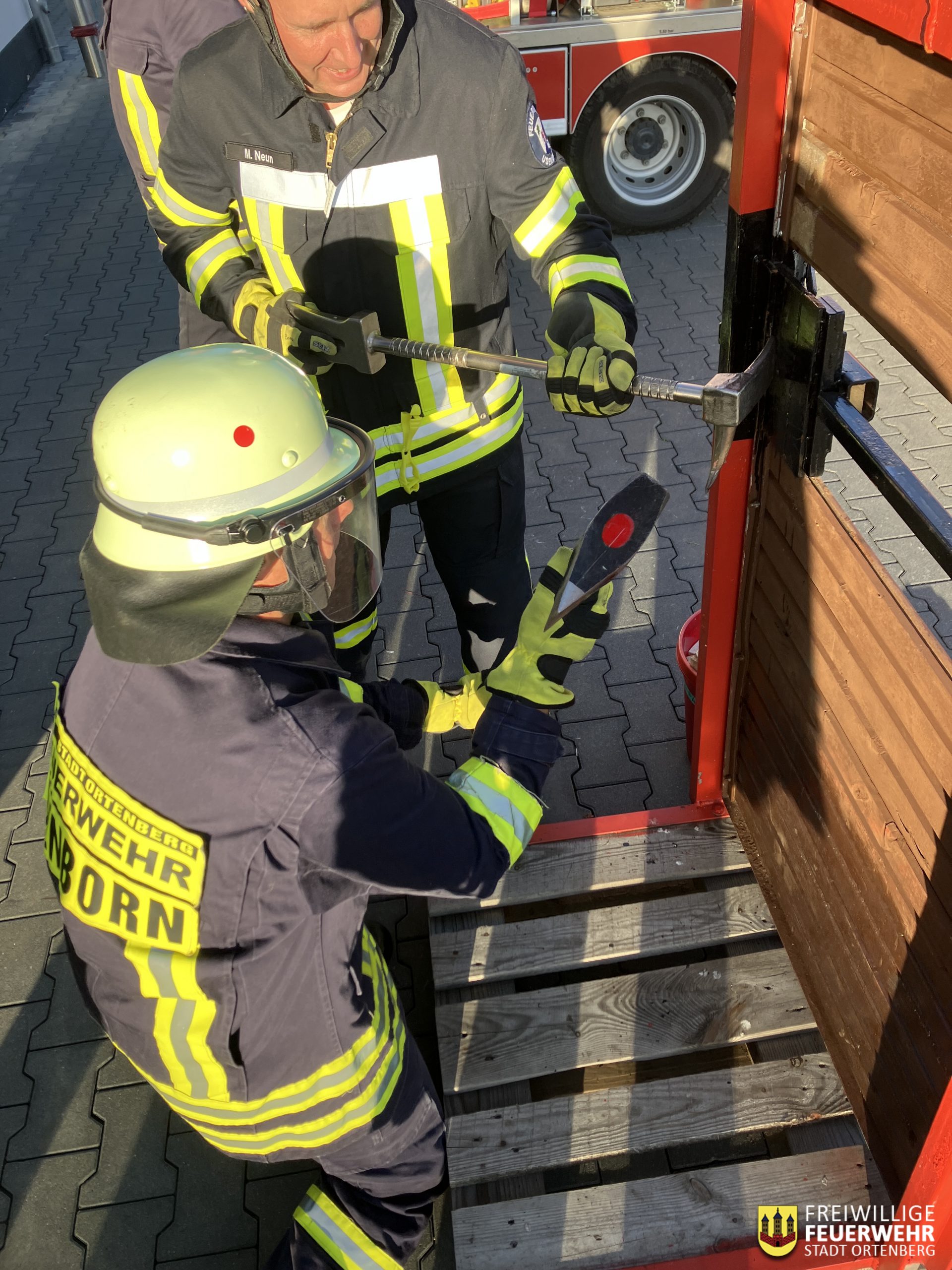Feuerwehr Usenborn übt realistisch, ruhig und mit viel Teamgeist